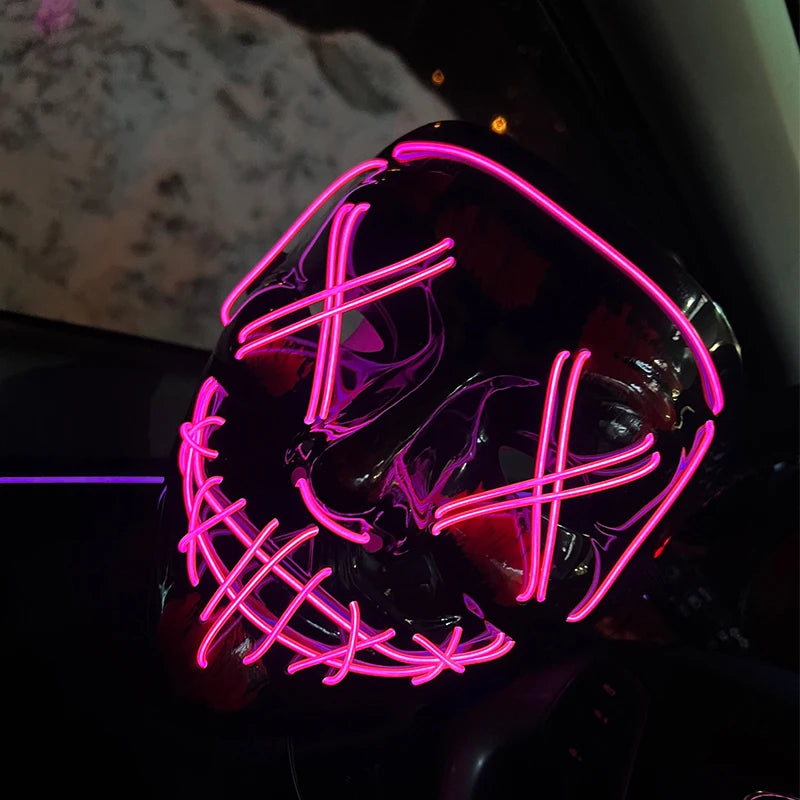 Masque LED néon rose gros plan