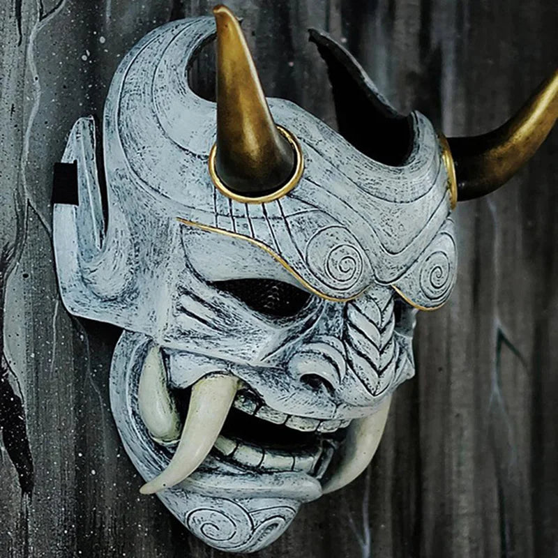 Masque démon Oni à cornes gris pierre